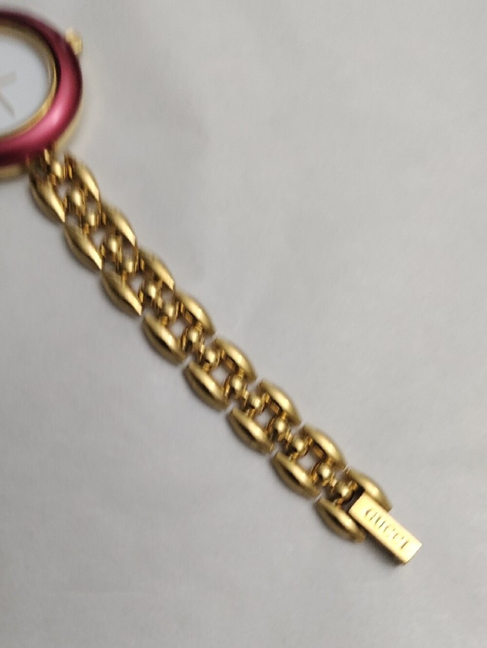 Gucci Gold Chain Bracelet Watch with Metallic Red Bezel - Picture 4 of 7